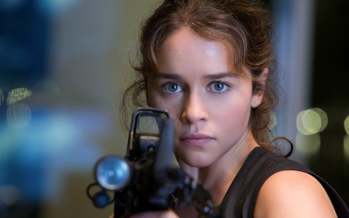Sarah Connor from Terminator Genisys holding a weapon