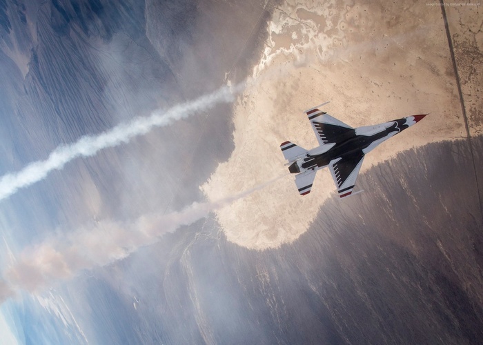 US Air Force F-16 Fighting Falcon performing aerobatics
