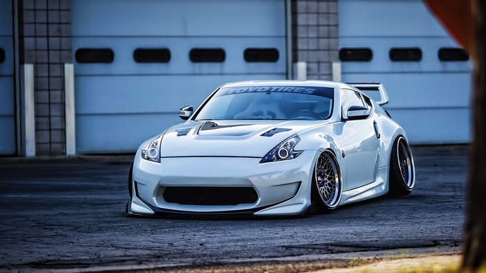 White Nissan 370Z with Toyo Tires banner
