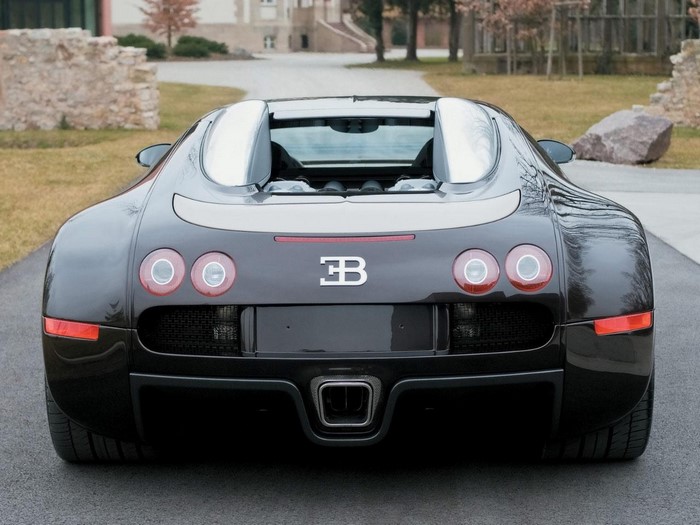 Bugatti Veyron rear view