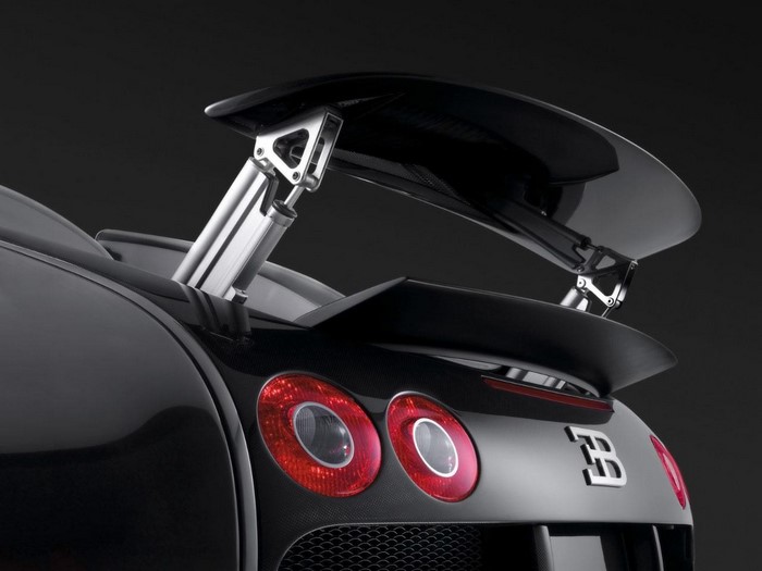Bugatti Veyron rear spoiler and taillights