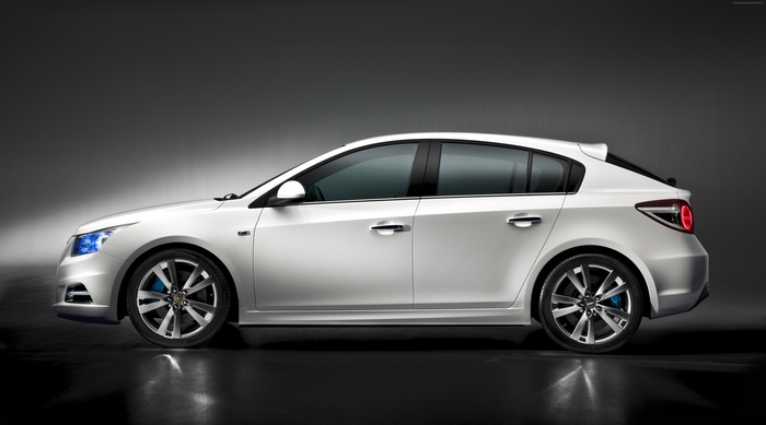 White Chevrolet Cruze Hatchback