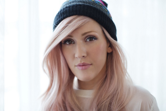 Ellie Goulding wearing a beanie