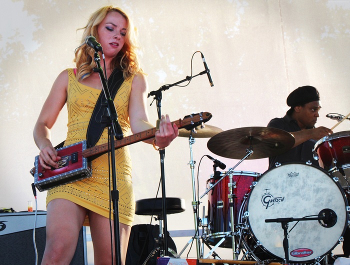 Samantha Fish performing live music