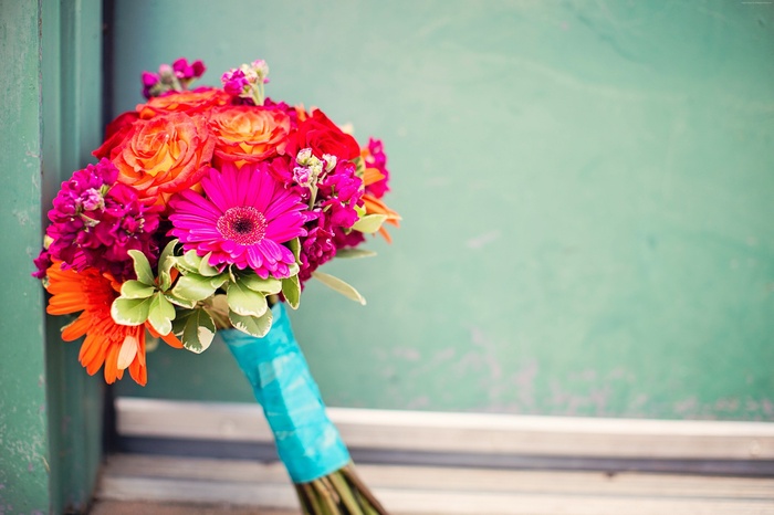 Colorful flower bouquet with pink and orange flowers