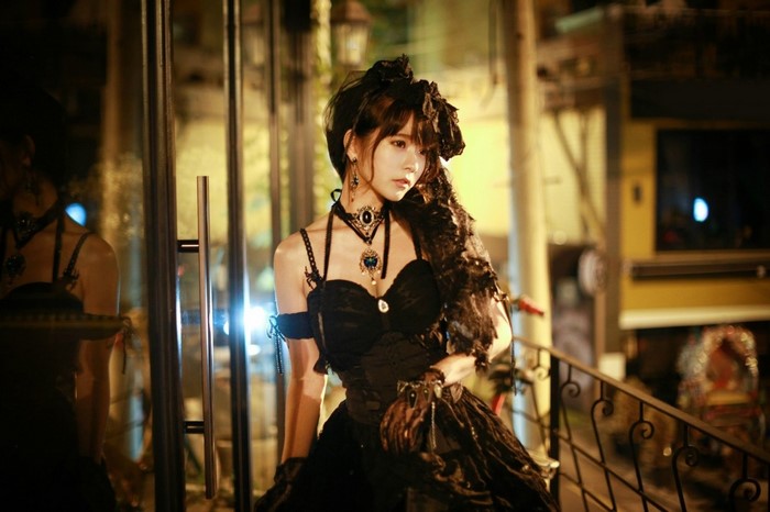 Yurisa Chan in Gothic Lolita Costume