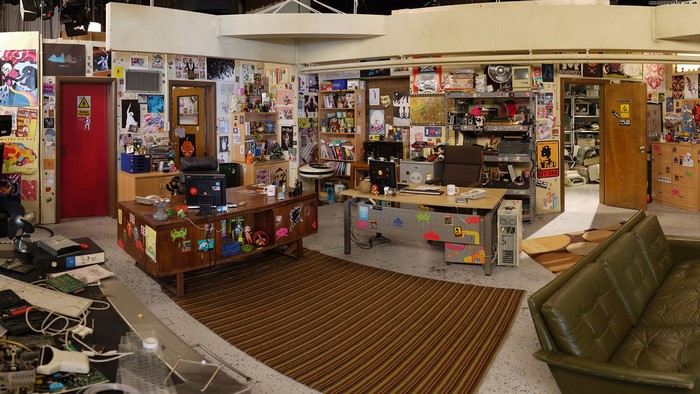 The IT Crowd set with desks and computers