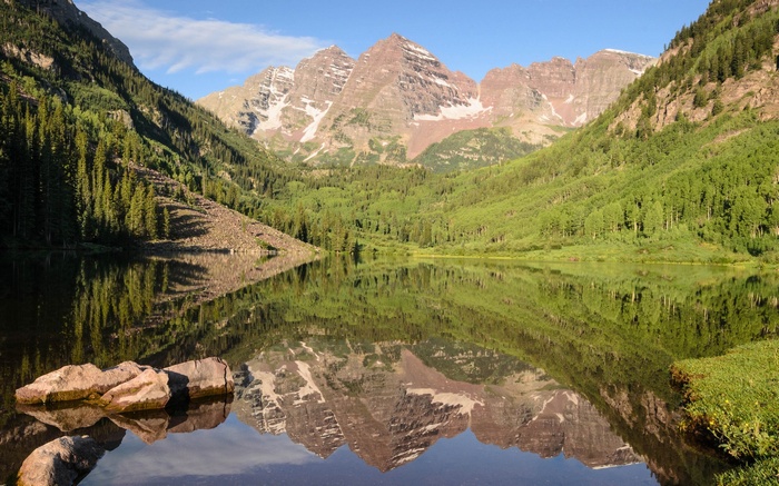Maroon Bells reflected in Maroon Lake, Colorado