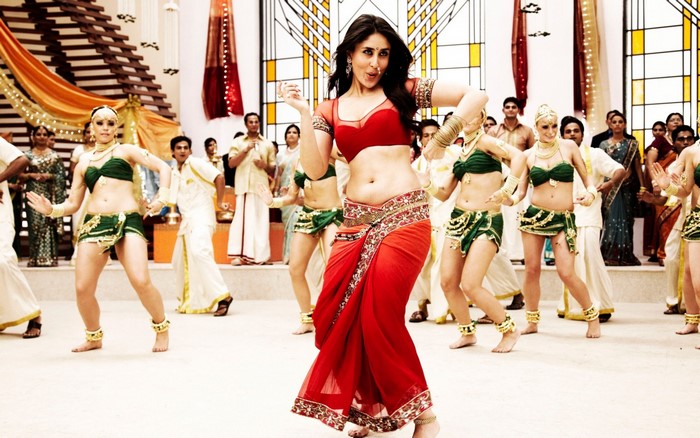 Kareena Kapoor dancing with other women in traditional Indian attire