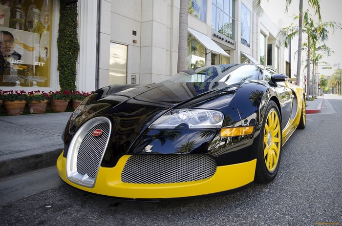 Black and yellow Bugatti Veyron parked on street