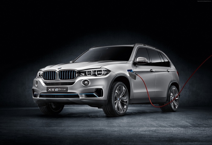Silver BMW X5 xDrive40e SUV charging