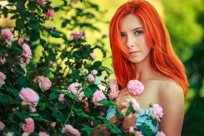 Redhead woman with pink roses