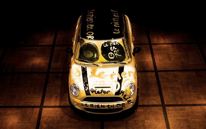 Yellow Mini Cooper with "Le Rien en Or" text
