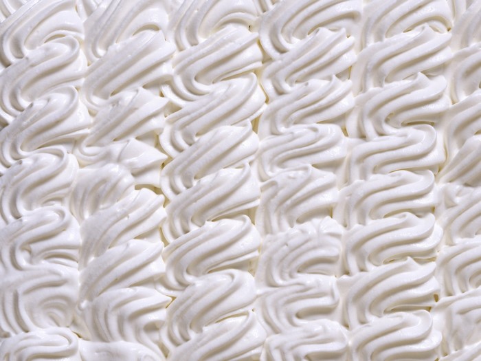 White whipped cream frosting pattern
