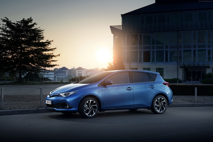 Blue Toyota Auris Hybrid hatchback parked outdoors