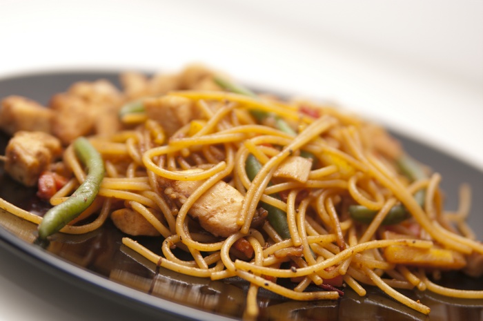 Spaghetti with chicken and green beans