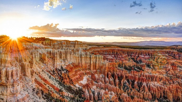 Sunrise over Bryce Canyon National Park hoodoos
