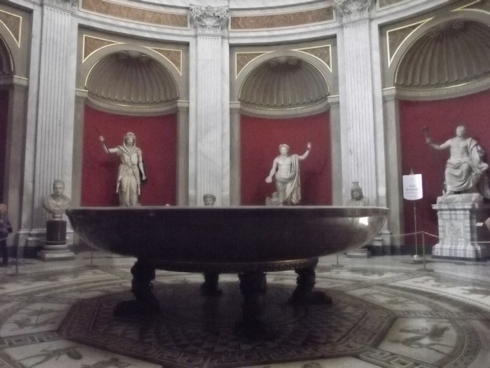 Statues and a large basin in a museum rotunda