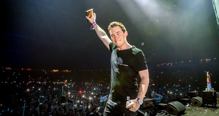 DJ Hardwell on stage with a cup and crowd