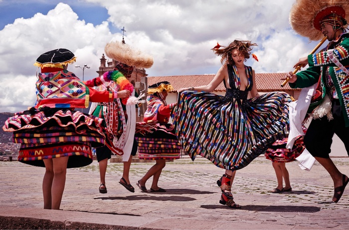 Catherine McNeil and dancers in traditional Peruvian attire