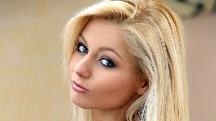 Close up portrait of Annely Gerritsen
