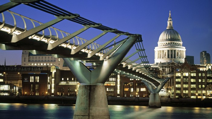 Millennium Bridge and St. Paul's Cathedral at night