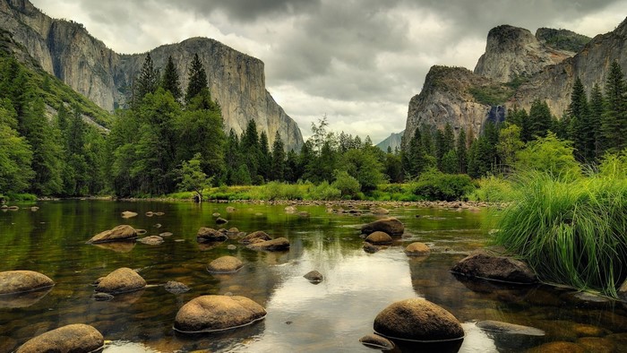 Yosemite Valley with Merced River and Mountains