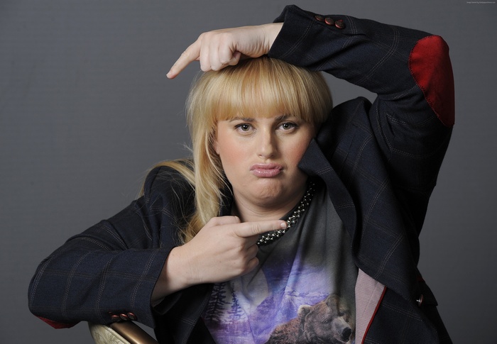 Rebel Wilson posing for a photo