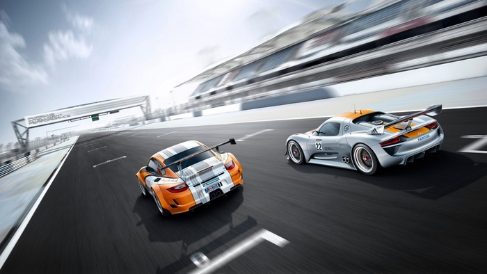 Porsche 918 RSR and Porsche 911 GT3 on race track