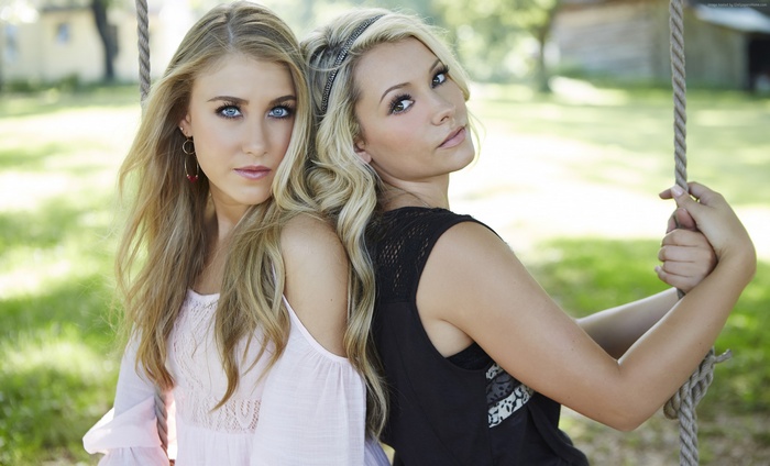 Maddie & Tae singers on a swing