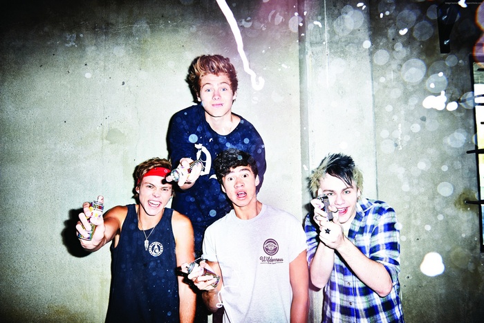 5 Seconds of Summer band members with spray cans
