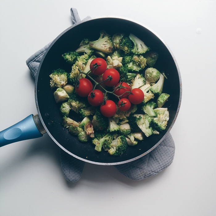 Pan with broccoli, Brussels sprouts, and cherry tomatoes