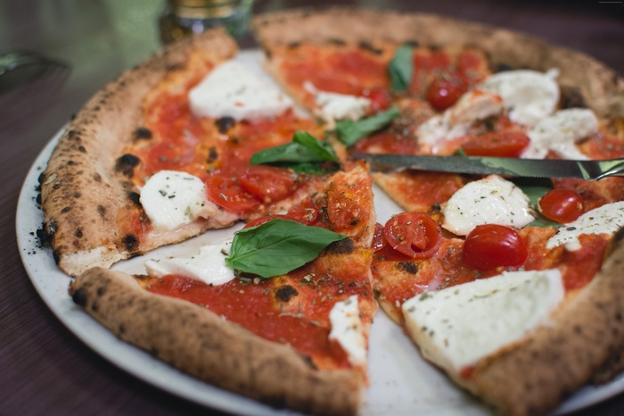 Margherita pizza with fresh mozzarella and basil