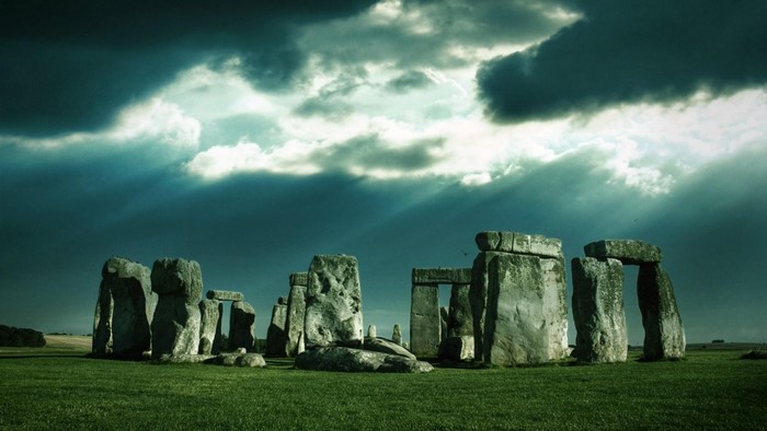 Stonehenge ruins under dramatic cloudy sky