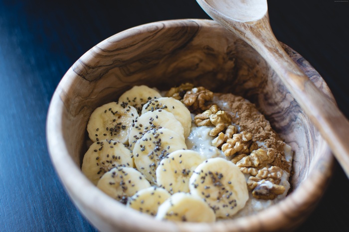Oatmeal with bananas, walnuts, and chia seeds