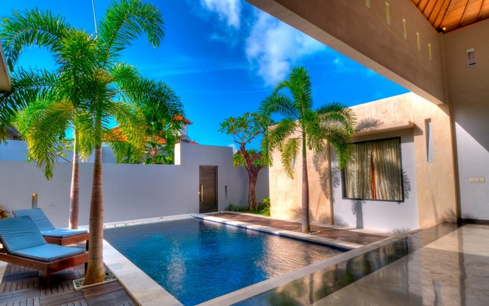 Modern Villa with Private Swimming Pool and Palm Trees