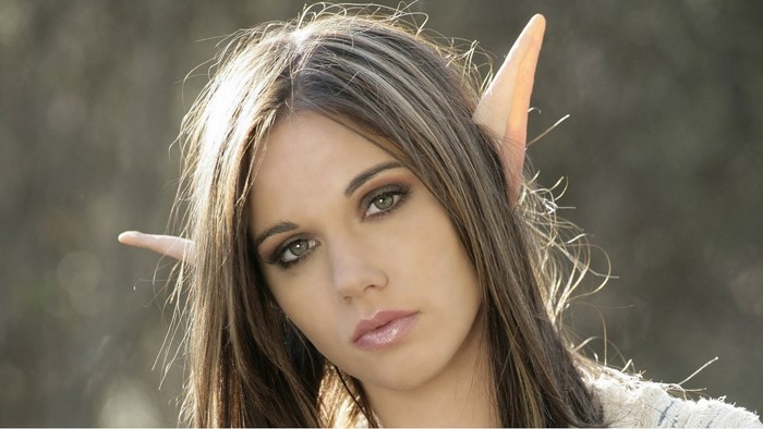 Woman with pointed ears and brown hair