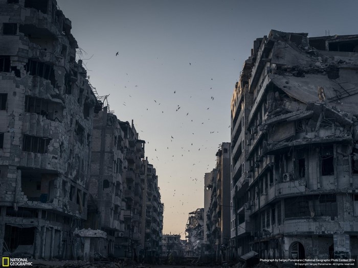 Ruined buildings in Syria by Sergey Ponomarev