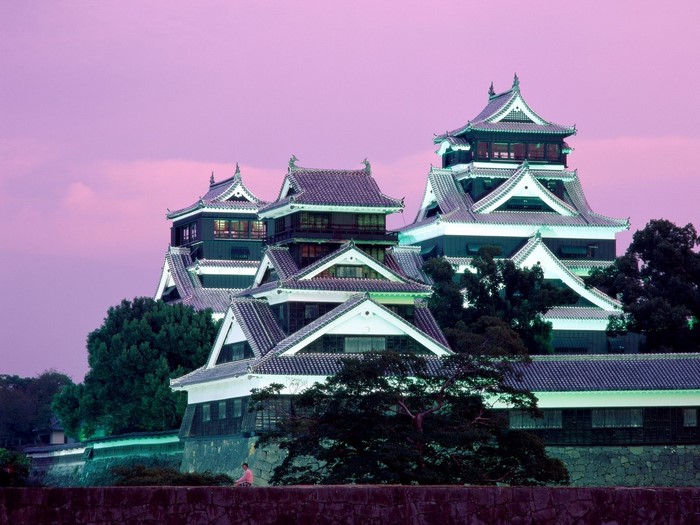 Kumamoto Castle at twilight with pink sky