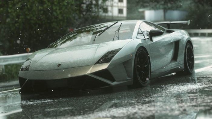 Lamborghini Gallardo on a wet road