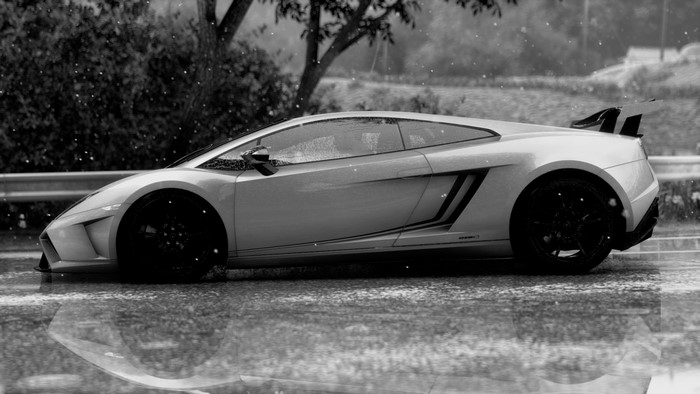 Lamborghini Gallardo on a wet road