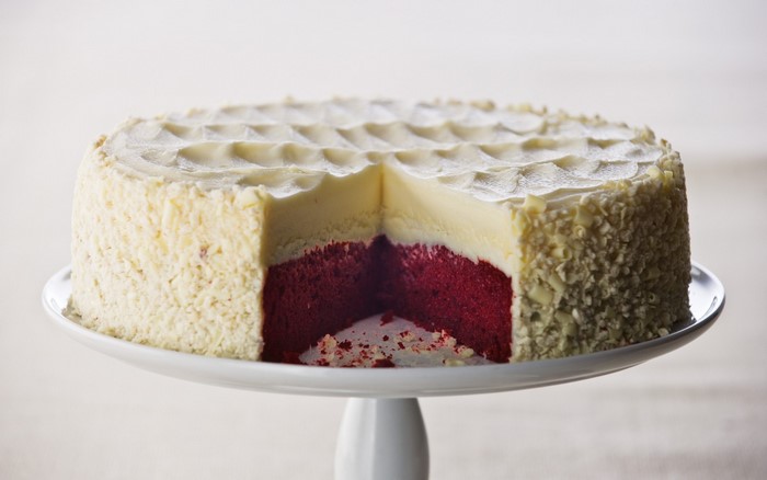 Red Velvet Cheesecake with White Icing