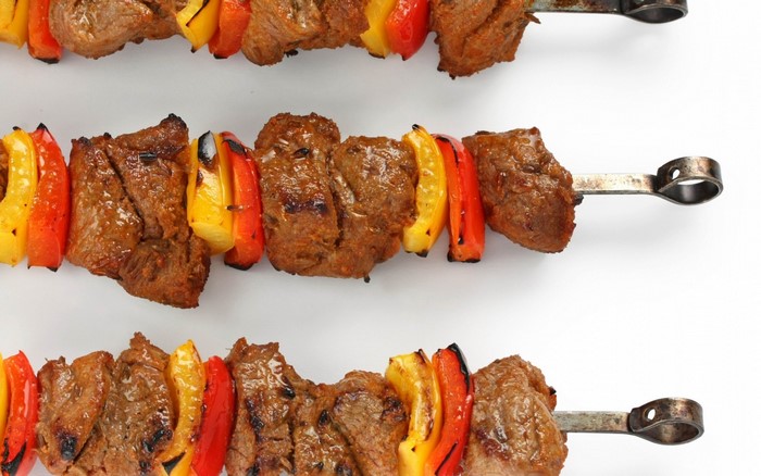 Grilled meat and bell pepper skewers