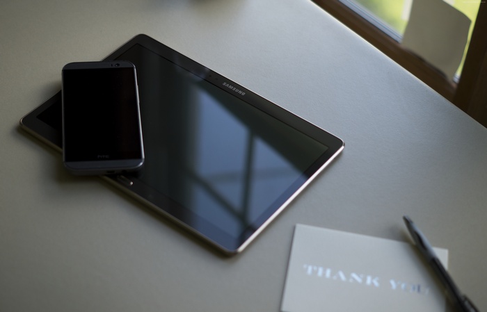 HTC Smartphone on Samsung Galaxy Tab S Tablet