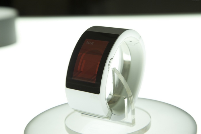 i.am PULS Smartwatch with black display