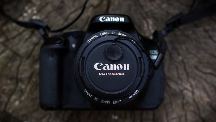 Canon EOS 400D Digital SLR Camera with 50mm Lens