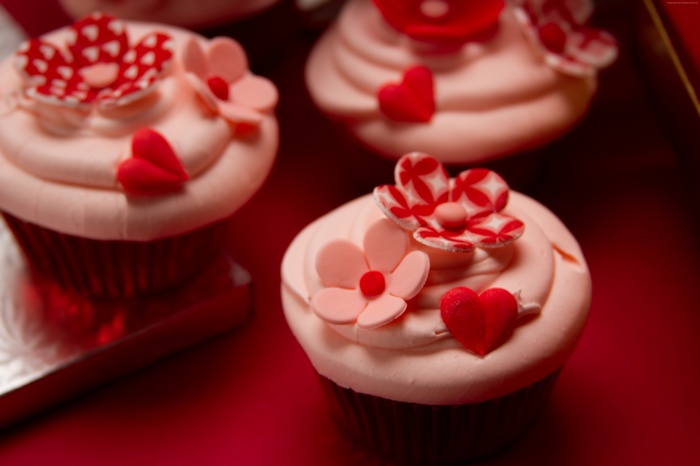 Cupcakes with pink frosting and fondant decorations