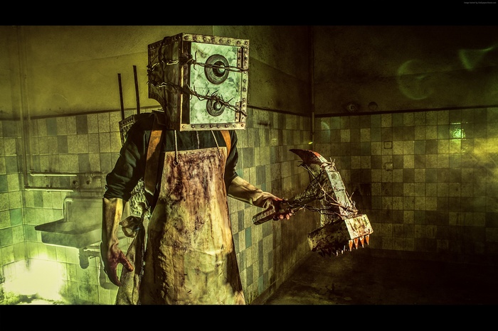 The Keeper from The Evil Within holding a spiked axe