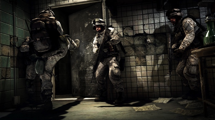 Soldiers in a dilapidated room, Battlefield 3 screenshot