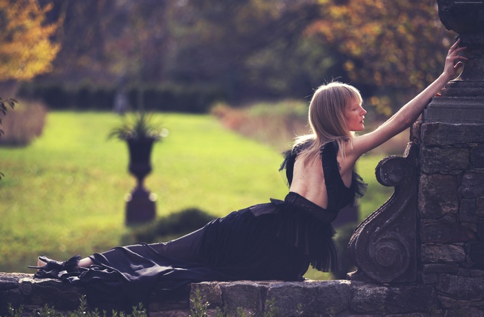 Kirsten Owen in a black dress in a garden